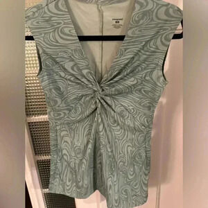 Patagonia women’s stretch sleeveless top with twist front sage green size medium